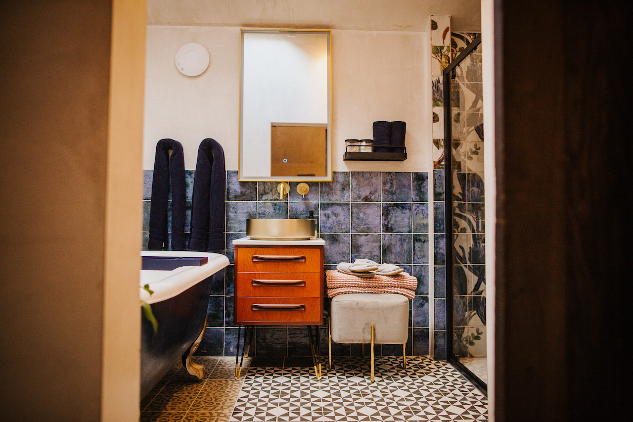 Bethnal&Bec Luxury Stays The Foaling Box Bathroom 8
