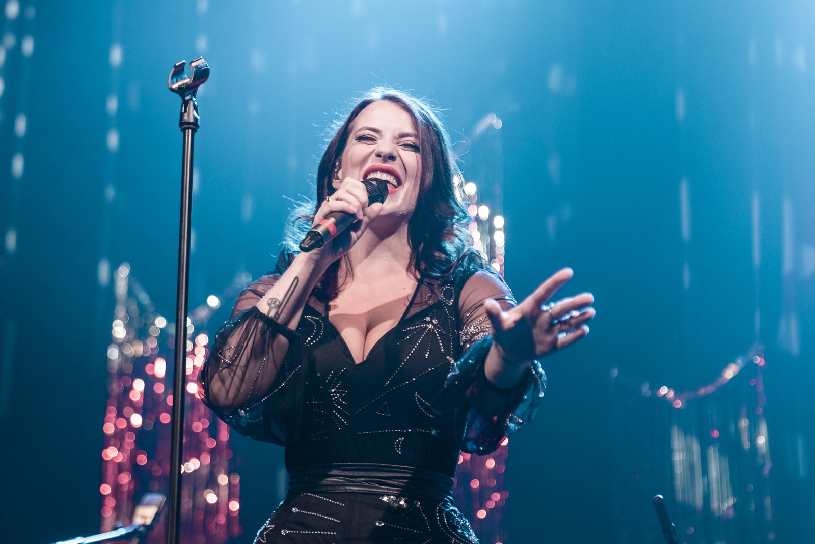 ead7be22-22c8-4d0e-8ddd-ec8533cd531d-Emma Smith Live (Christian Larsen) .jpg