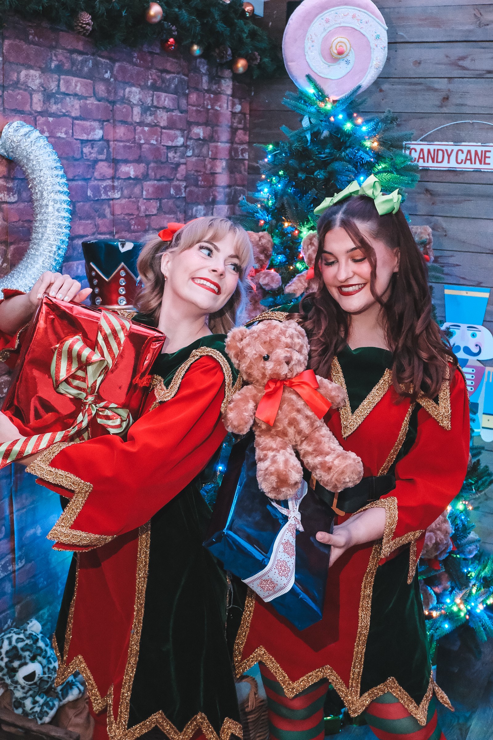 67d1085e-2ec9-41f1-98cb-3d17b1fbbe75-Santa's Elves.JPG
