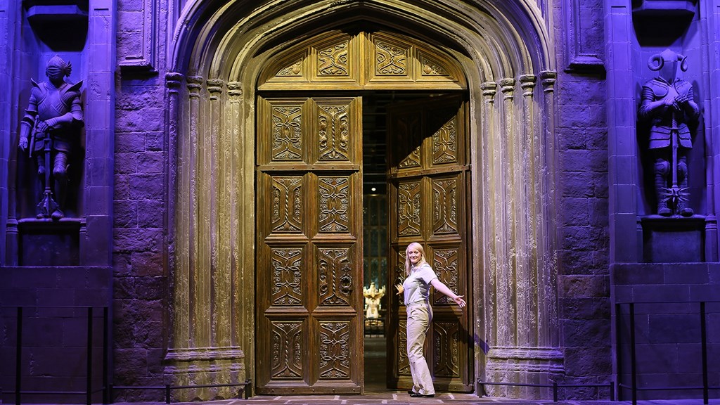 Interactor in front of Great Hall doors (CREDIT 2016 Warner Bros. Entertainment Inc).jpg
