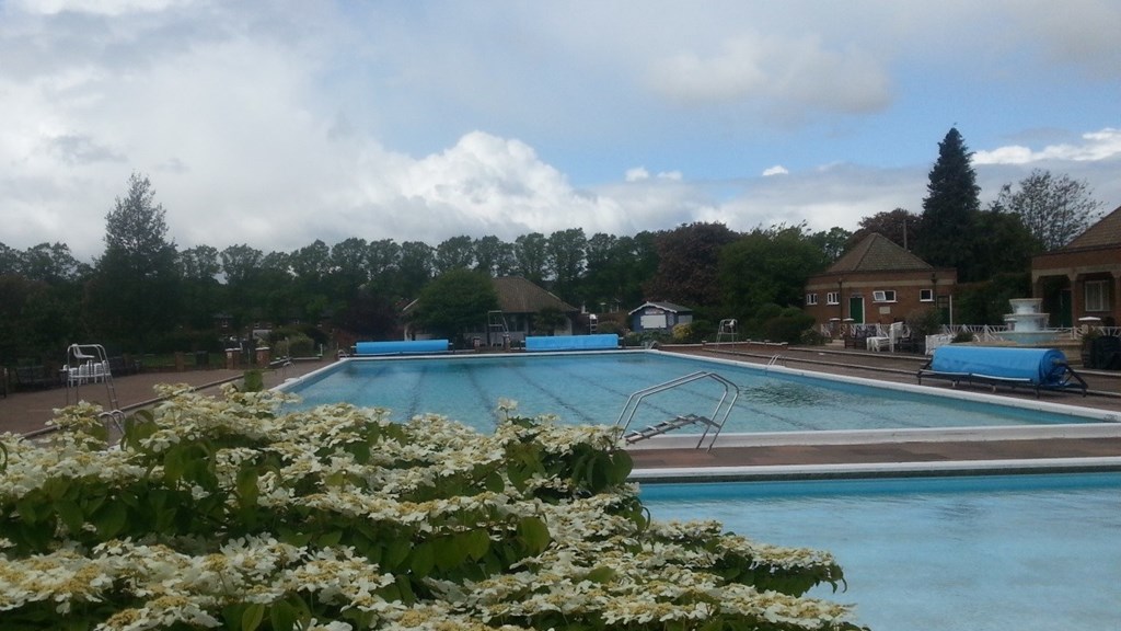 Hitchin Outdoor Pool 1200