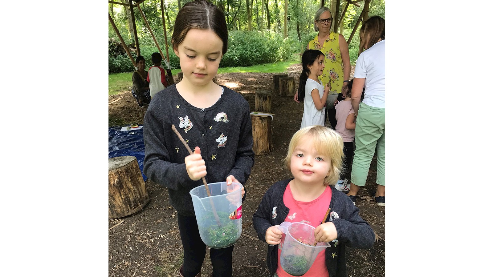 43efe5c1-6f8a-4886-8915-a20b48de500f-191008_Family Woodland Explorers _Victoria Yates _3_visitHerts.jpg