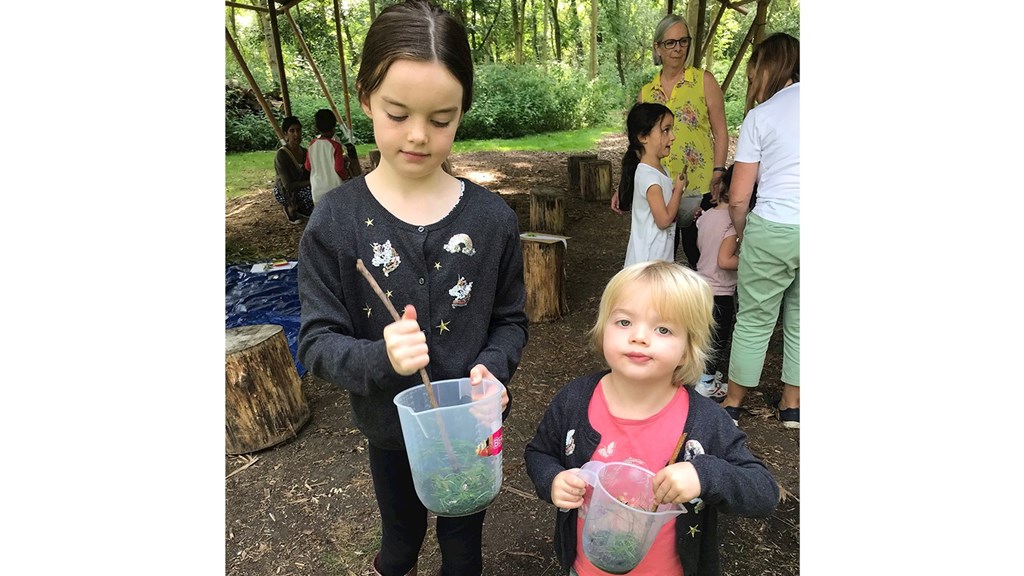 43efe5c1-6f8a-4886-8915-a20b48de500f-191008_Family Woodland Explorers _Victoria Yates _3_visitHerts.jpg