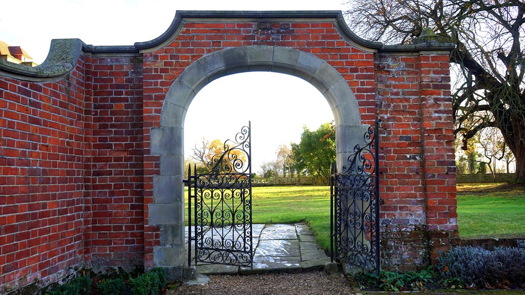 Bricks Daylight Design Entrance 242257