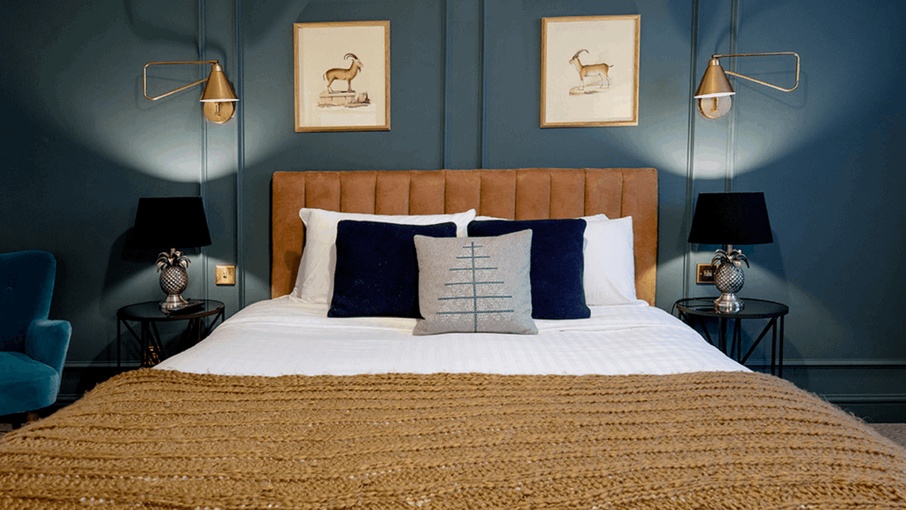 Cromwell Hotel Banner Image.png