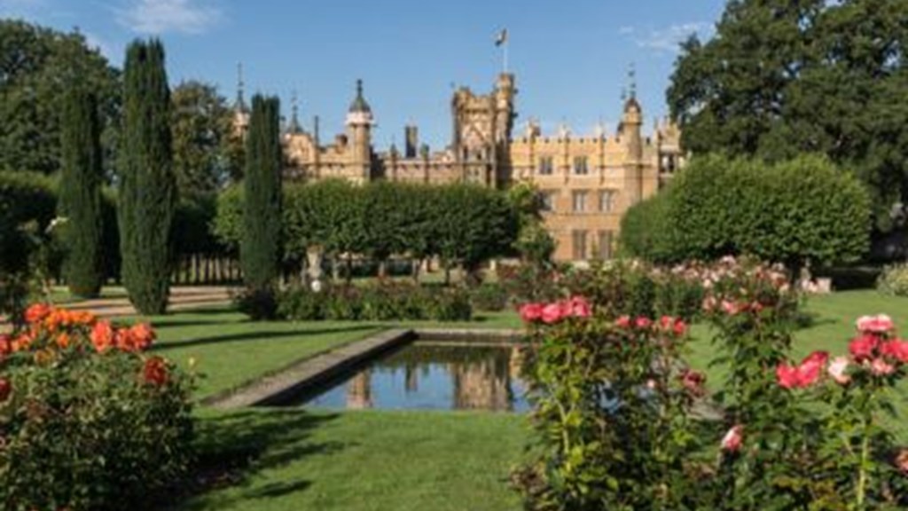 knebworth banner.jpg