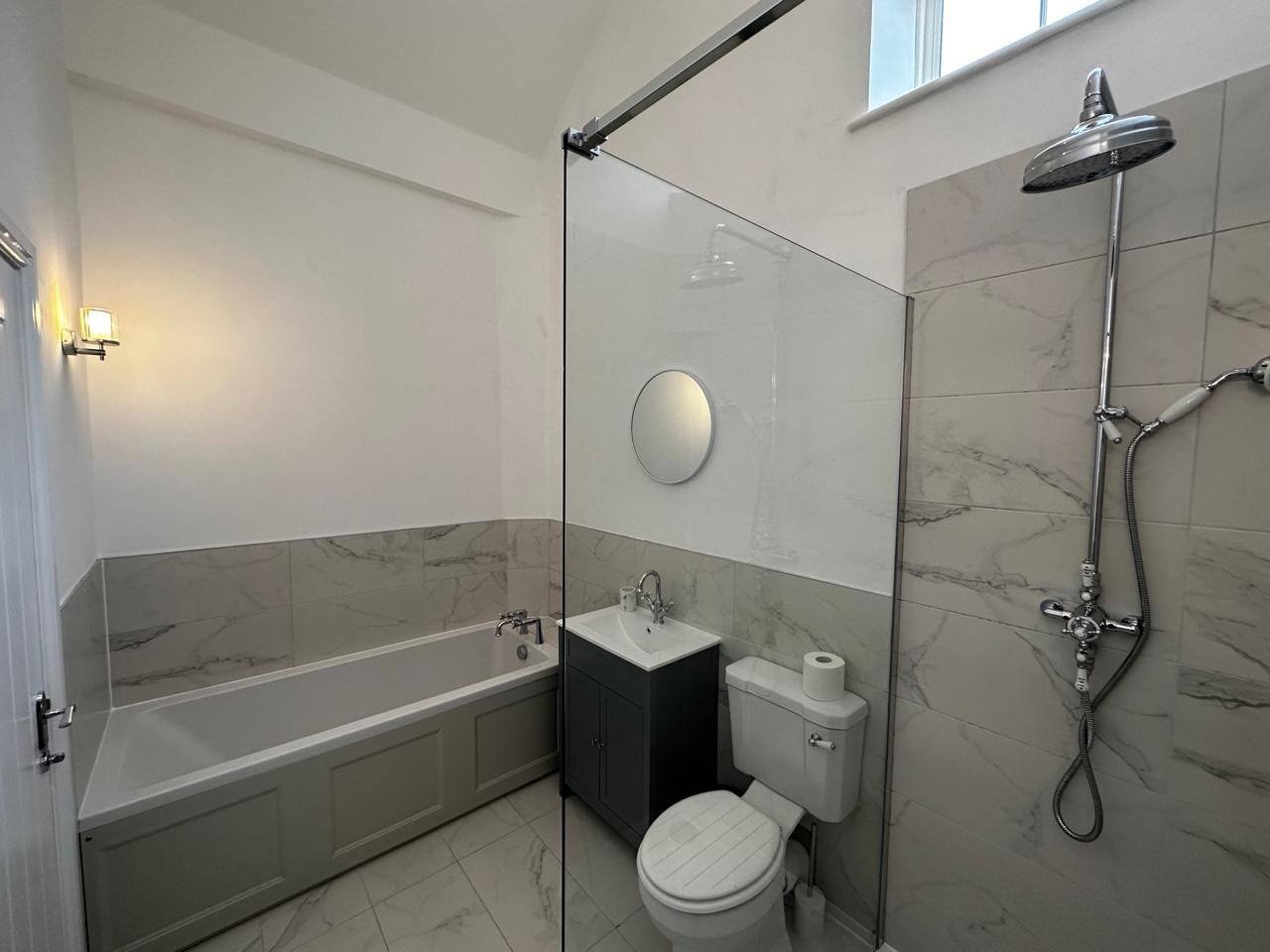 Beaumont Mews Bathroom